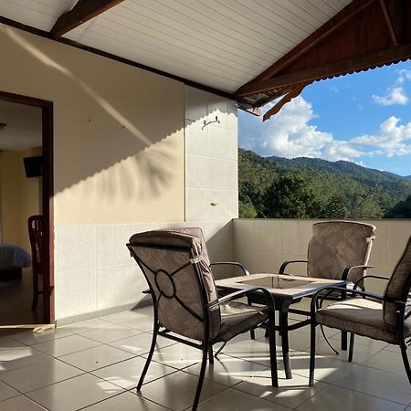 ノバ・フリブルゴ Casa Mara Bed & Breakfast エクステリア 写真